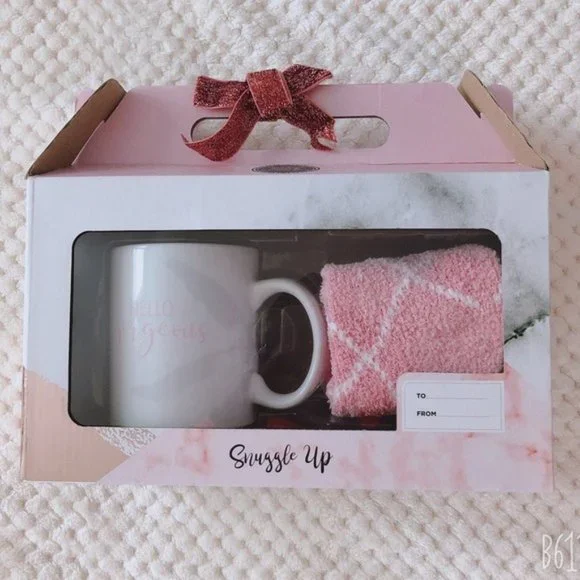 Hello Gorgeous Ceramic Mug & Ultra Plush Socks - Gift for Her - New in Box - Picture 3 of 5